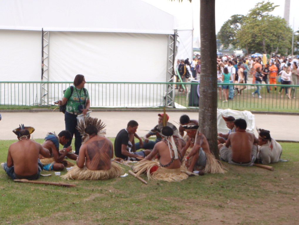 Har aldrig set så mange indianerstammer som i flamengo park hvor NGOerne holder til. De har selvfølgelig også et kontinent fuldt af dem